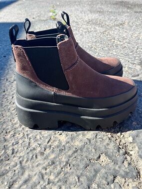 Women's Brown Suede Platform Chelsea Boot - UGG